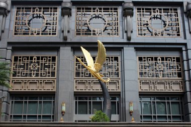 CENTRAL REGION, SG - DEC. 5 Aralık 2016 tarihinde Parkview Meydanı Altın Turna Heykeli Merkez Merkez Planlama Bölgesi, Singapur.