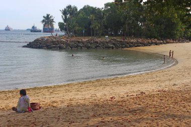 SENTOSA, SG-OCT. 19 Ekim 2016 'da Palawan Plajı, Sentosa, Singapur. Palawan Sahili, Sentosa, Singapur 'un güney kıyısının merkezinde yer alır..