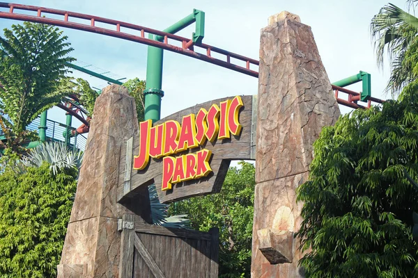 SENTOSA, SG-OCT. 19 Ekim 2016 'da Universal Stüdyoları Singapur, Sentosa, Singapur' da Jurassic Park giriş işareti.