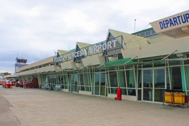 PALAWAN, PH - 4 Aralık 2016 tarihinde Puerto Princesa havaalanı cephesi, Palawan, Filipinler.