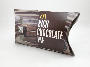 MANILA, PH-APR. 10: McDonalds zengin çikolatalı turta 10 Nisan 2020 'de Manila, Filipinler' de.