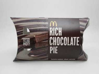 MANILA, PH-APR. 10: McDonalds zengin çikolatalı turta 10 Nisan 2020 'de Manila, Filipinler' de.