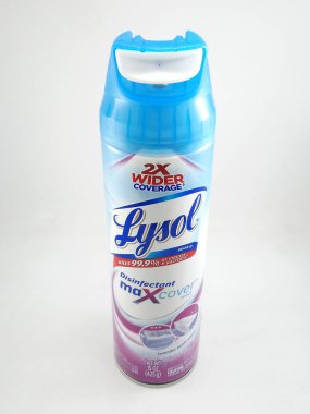 MANILA, PH-APR. 10 Nisan 2020 tarihinde Manila, Filipinler 'de Lysol dezenfektan maksimum kaplama spreyi.