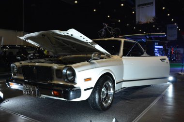 Pasay, PH - 28 Temmuz: Toyota Corona 2 Bumper to Bumper Prime araba fuarında 28 Temmuz 2019, Pasay, Filipinler. Bumper to Bumper, pazar sonrası arabaların yer aldığı bir araba fuarı..