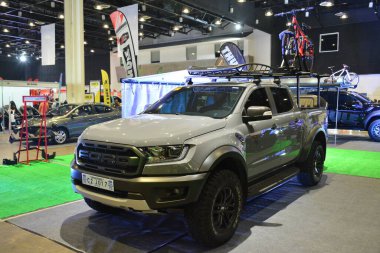 Pasay, PH - 28 Temmuz: Ford Ranger raptor, Bumper 'dan Bumper Prime araba fuarına 28 Temmuz 2019 tarihinde Pasay, Filipinler' de ulaştı. Bumper to Bumper, pazar sonrası arabaların yer aldığı bir araba fuarı..