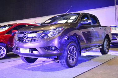 Pasay, PH - 28 Temmuz Mazda bt50 Bumper to Bumper Prime araba şovunu 28 Temmuz 2019 tarihinde Pasay, Filipinler 'de aldı. Bumper to Bumper, pazar sonrası arabaların yer aldığı bir araba fuarı..