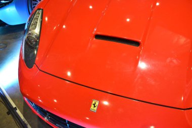 Pasay, PH - 28 Temmuz: Ferrari California Bumper 'dan Bumper Prime araba fuarına 28 Temmuz 2019 tarihinde Pasay, Filipinler' de. Bumper to Bumper, pazar sonrası arabaların yer aldığı bir araba fuarı..