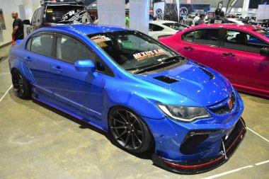 Pasay, PH - 28 Temmuz: Bumper 'dan Bumper Prime araba fuarına giden Honda civic 28 Temmuz 2019, Pasay, Filipinler. Bumper to Bumper, pazar sonrası arabaların yer aldığı bir araba fuarı..