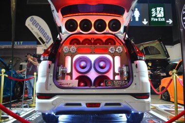 Pasay, PH - 28 Temmuz 2019 'da Filipinler' in Pasay kentinde Bumper 'dan Bumper Prime araba fuarına Mitsubishi Xpander' in özelleştirilmiş ses hoparlörü sistemi. Bumper to Bumper, pazar sonrası arabaların yer aldığı bir araba fuarı..