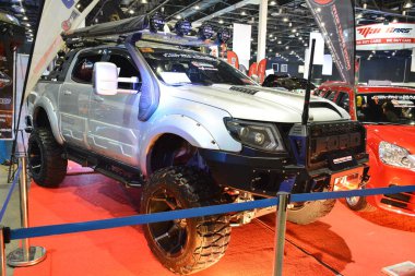 Pasay, PH - 28 Temmuz: Ford raptor Bumper 'dan Bumper Prime araba fuarına 28 Temmuz 2019 tarihinde Pasay, Filipinler' de ulaştı. Bumper to Bumper, pazar sonrası arabaların yer aldığı bir araba fuarı..