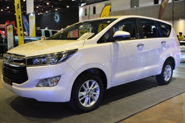 Pasay, PH - 28 Temmuz: Toyota innova at Bumper to Bumper Prime car show 28 Temmuz 2019, Pasay, Filipinler. Bumper to Bumper, pazar sonrası arabaların yer aldığı bir araba fuarı..
