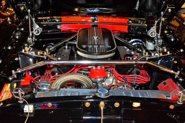 Pasay, PH - APR 23 - Ford Mustang GT350 motoru Trans Sport Show 'da 23 Nisan 2017 Pasay, Filipinler.