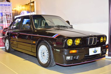 Pasay, PH - 30 Kasım 2017 'de Filipinler' deki Manila Oto Salon araba fuarında BMW arabası. 