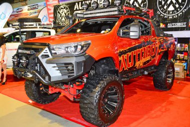 PAsay, PH - 30 NOV - Toyota hilux 30 Kasım 2017 tarihinde Pasay, Filipinler 'deki Manila Oto Salon araba fuarından alınmıştır.. 