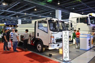 Pasay, PH - 26 Temmuz - Filipinler, Pasay 'da 26 Temmuz 2019' da Philauto gösterisinde nasıl yakıt tankeri.