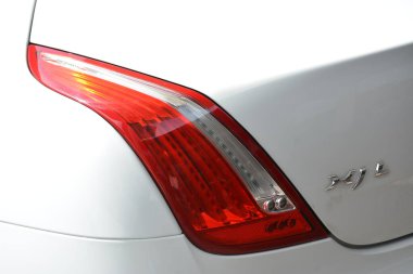 QUEZON CITY, PH - 15 Haziran - Jaguar XJL Fren lambası Spor Hattı Otomobil Fuarı 15 Haziran 2019 tarihinde Quezon City, Filipinler