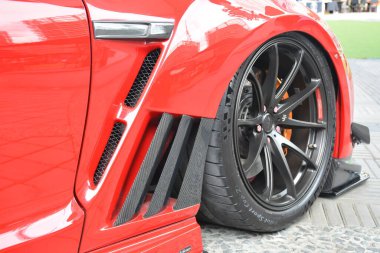 QUEZON CITY, PH - 15 Haziran - Nissan GTR tekerleği Spor Hattı Otomobil Fuarı 15 Haziran 2019 tarihinde Quezon City, Filipinler