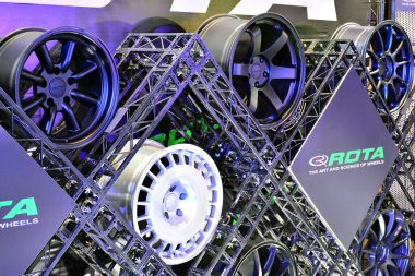 Pasay, PH - 7 Nisan - Manila Uluslararası Otomobil Fuarı 'nda Rota tekerlek dergileri 7 Nisan 2018, Pasay, Filipinler.