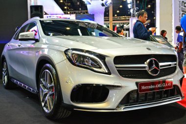 Pasay, PH - 7 Nisan - Mercedes Benz AMG GLA 45 Manila Uluslararası Otomobil Fuarı 7 Nisan 2018 tarihinde Pasay, Filipinler.