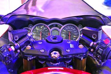 Pasay, PH - PRIL 7 - Suzuki Hayabusa motosiklet hız göstergesi Manila Uluslararası Otomobil Fuarı 'nda 7 Nisan 2018 Pasay, Filipinler.