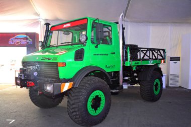 Pasay, PH - 7 Nisan - Mercedes Benz Unimog 1450 Manila Uluslararası Otomobil Fuarı 'nda 7 Nisan 2018, Pasay, Filipinler.