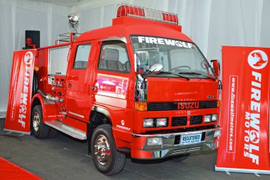 Pasay, PH - PRIL 7 - Isuzu itfaiye aracı 7 Nisan 2018 tarihinde Pasay, Filipinler 'de Manila Uluslararası Otomobil Fuarı' nda.