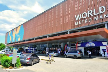 Pasay, PH - PRIL 7 - Manila Uluslararası Otomobil Fuarı 'nda Dünya Ticaret Merkezi Metro Manila cephesi 7 Nisan 2018, Pasay, Filipinler.