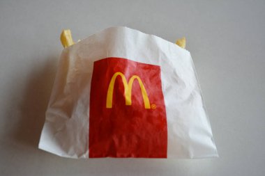 Quezon Şehri - Nisan. 28 Nisan 2019 'da Quezon City, Filipinler' de McDonalds normal boy patates kızartması..