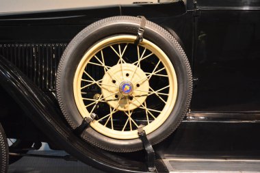 Quezon Şehri, PH-APR. 28: 1924 Packard Tek Altı Tur Model 233 tekerlek sahibi Başkan Emilio Aguinaldo 28 Nisan 2019 tarihinde Quezon City, Filipinler 'de Başkanlık Araba Müzesi' nde sergilenmektedir..