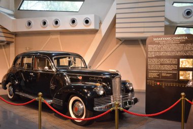 Quezon Şehri, PH-APR. 28 - 1941 Packard 180 Başkan Jose P. Laurel ve Başkan Sergio Osmea tarafından 28 Nisan 2019 tarihinde Quezon City, Filipinler 'de Başkanlık Araba Müzesi' nde sergilendi..