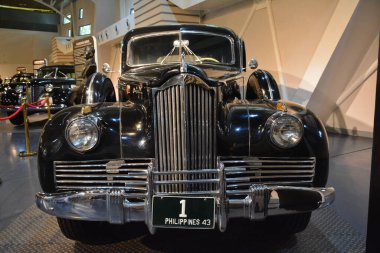 Quezon Şehri, PH-APR. 28 - 1941 Packard 180 Başkan Jose P. Laurel ve Başkan Sergio Osmea tarafından 28 Nisan 2019 tarihinde Quezon City, Filipinler 'de Başkanlık Araba Müzesi' nde sergilendi..