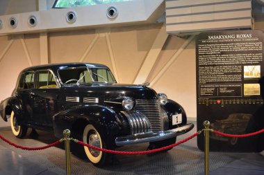 Quezon Şehri, PH-APR. 28: 1940 Cadillac Fleetwood Serisi 75 Başkan Manuel Roxas tarafından 28 Nisan 2019 tarihinde Quezon City, Filipinler 'de Başkanlık Araba Müzesi' nde sergilenmektedir..