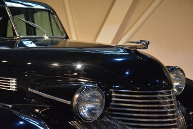 Quezon Şehri, PH-APR. 28: 1940 Cadillac Fleetwood Serisi 75 Başkan Manuel Roxas tarafından 28 Nisan 2019 tarihinde Quezon City, Filipinler 'de Başkanlık Araba Müzesi' nde sergilenmektedir..