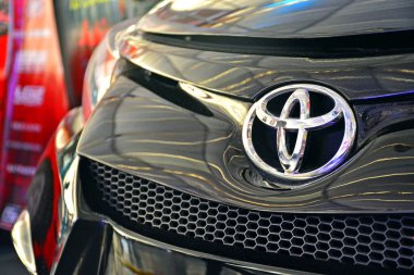 PASIG, PH - 13 Mayıs - Toyota Amblemi 13 Mayıs 2018 tarihinde Pasig, Filipinler 'de Hot Import Nights araba fuarında.