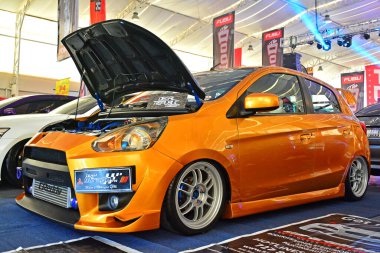 PASIG, PH - 13 Mayıs - Mitsubishi Hot Import Nights araba fuarında 13 Mayıs 2018 tarihinde Pasig, Filipinler.