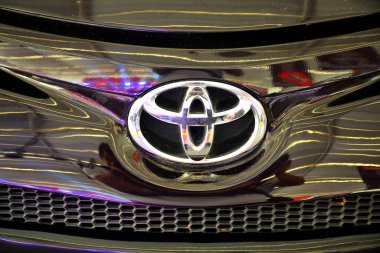 PASIG, PH - 13 Mayıs - Toyota Amblemi 13 Mayıs 2018 tarihinde Pasig, Filipinler 'de Hot Import Nights araba fuarında.