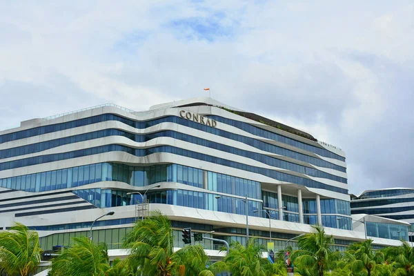 Temmuz 2018 Pasay Filipinler Conrad Otel Cephesi Conrad Markası Hilton — Stok fotoğraf