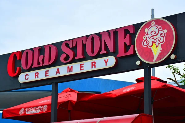 Pasay, PH - 15 Temmuz - 15 Temmuz 2018 'de Pasay, Filipinler' de Soğuk Taş Süt Ürünleri büfesi tabelası. Cold Stone Creamery, merkezi Scottsdale, Arizona 'da bulunan bir dondurma dükkanı zinciri..