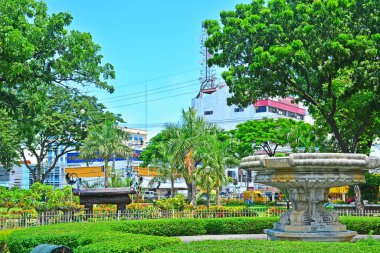 CEBU, PH - 17 Haziran - Plaza Independencia Su Fıskiyesi 17 Haziran 2017, Cebu, Filipinler. Plaza Independencia, Cebu 'yu ele geçirmeye çalışan tüm fatihlerden bağımsızlığı ve özgürlüğü simgeliyor..