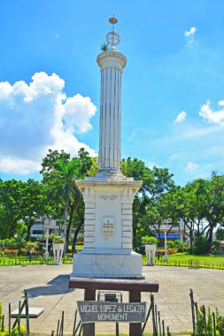 CEBU, PH - 17 Haziran - Plaza Independencia Miguel Lopez de Legazpi anıtı 17 Haziran 2017 'de Cebu, Filipinler' de. Plaza Independencia, Cebu 'yu ele geçirmeye çalışan tüm fatihlerden bağımsızlığı ve özgürlüğü simgeliyor..