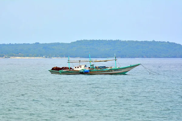 Batangas 9月17 フィリピンのバタンガス州ライヤで9月の17 2017のAcuaverde Beach Resortでの漁船 — ストック写真