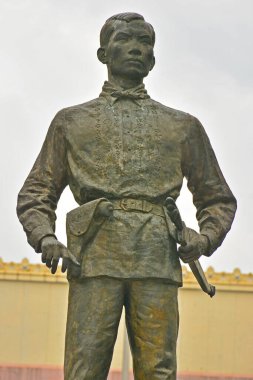 MANILA, PH-OCT 7 - Andres Bonifacio heykeli 7 Ekim 2017 tarihinde Manila, Filipinler 'de Manila Merkez Postanesi' nde. Manila Merkez Postane, Filipin Posta Teşkilatı 'nın merkez ofisidir..
