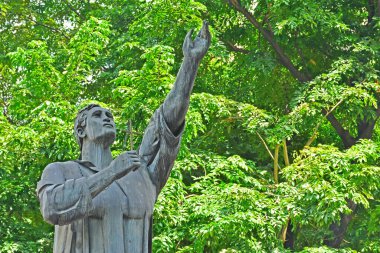 MANILA, PH - 5 Şubat - Lorenzo Ruiz anıtı 5 Şubat 2019 'da Binondo, Manila, Filipinler' de San Lorenzo Ruiz Plaza 'da