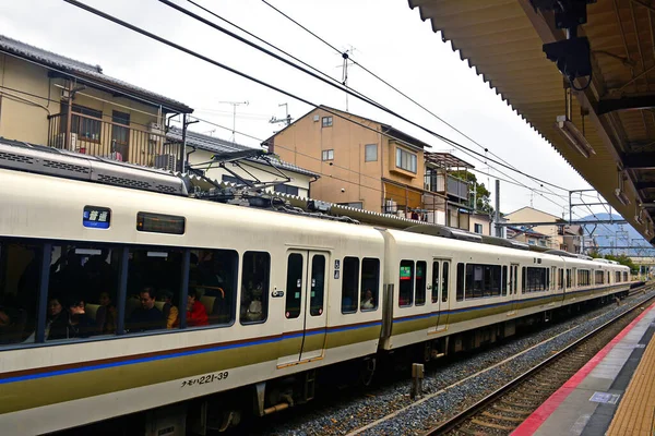 Kyoto 4月10日 日本铁路Uzumasa车站列车于2017年4月10日在日本京都举行 — 图库照片