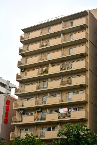Osaka April 2017年4月8日在日本大阪的日本现代公寓立面 — 图库照片
