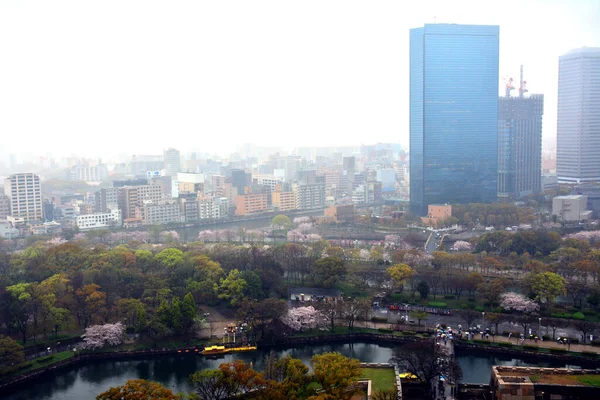 エイプリル8 2017年4月8日昼間の大阪市の概要 — ストック写真