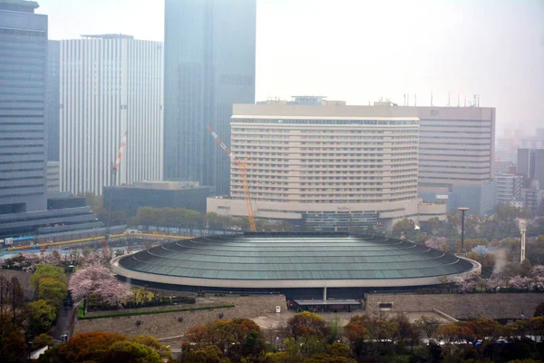 エイプリル8 2017年4月8日昼間の大阪市の概要 — ストック写真