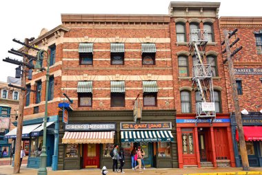 OSAKA, JP - 7 Nisan - New York temalı çeşitli komşu bina cepheleri 7 Nisan 2017 tarihinde Osaka, Japonya 'da Universal Studios Japonya' da.