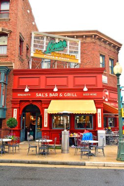 OSAKA, JP - 7 Nisan - Universal Stüdyoları Japonya 'da 7 Nisan 2017 tarihinde Osaka, Japonya' da Sal bar ve ızgara restoranı.