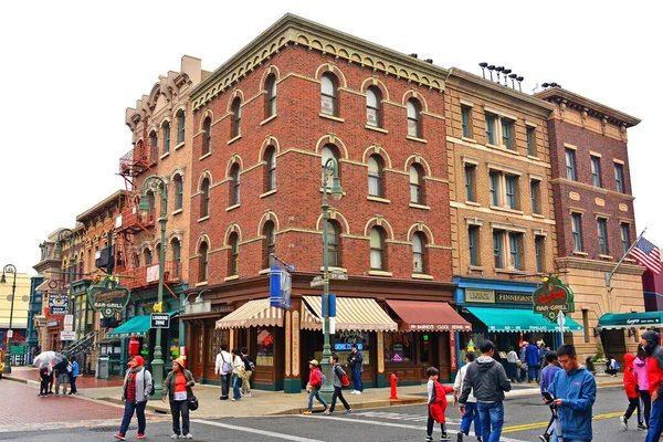 OSAKA, JP - 7 Nisan - New York temalı çeşitli komşu bina cepheleri 7 Nisan 2017 tarihinde Osaka, Japonya 'da Universal Studios Japonya' da.